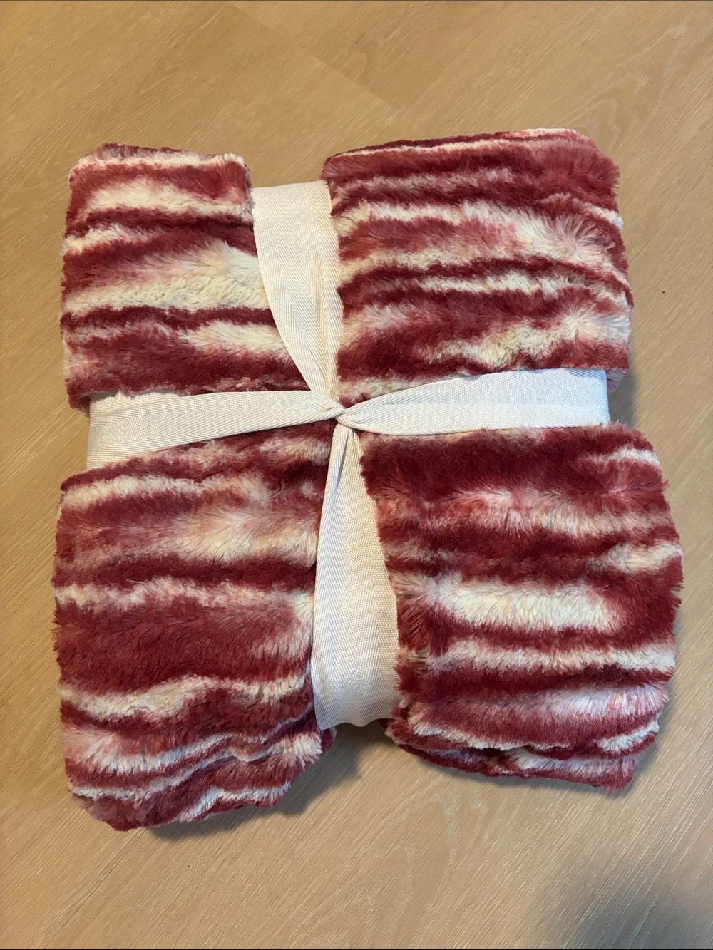 NWT Berkshire Plush Oversized Throw 60